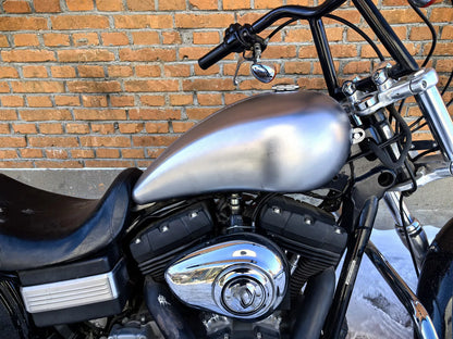 18L Petrol Gas Fuel Tank with Cap for Harley Davidson DYNA (2004-2006)