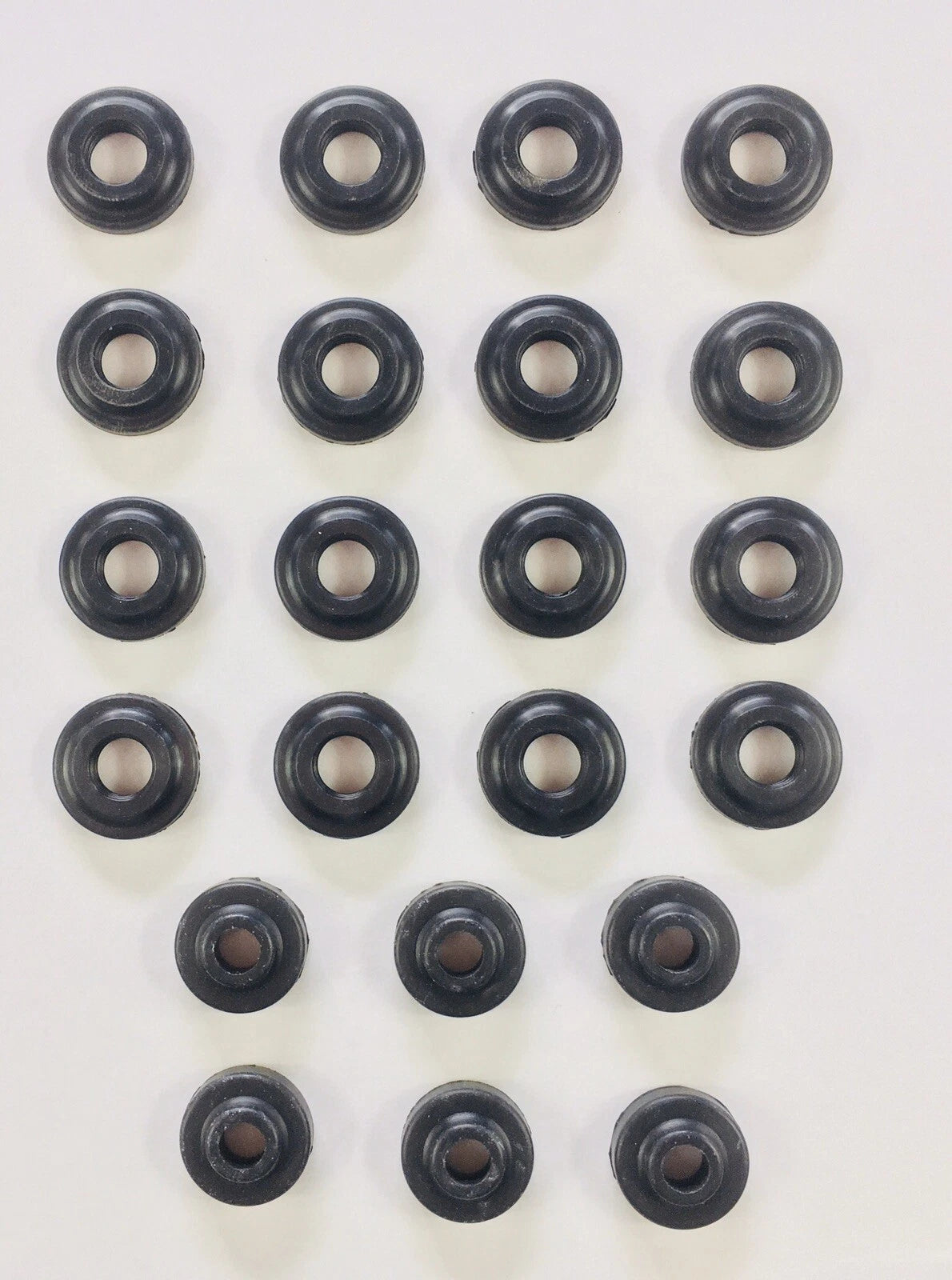 ROCKER COVER RUBBER SEALS FOR L322 RANGE ROVER 4.4 V8 (2002–2012)
