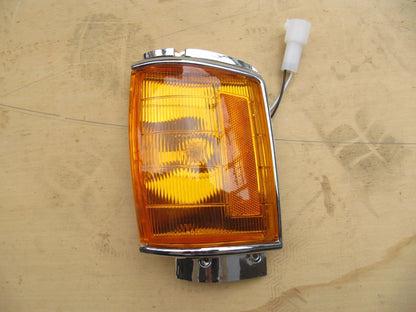 Corner Lamp Signal Light 2 x FOR Toyota Hilux (1984-1988)