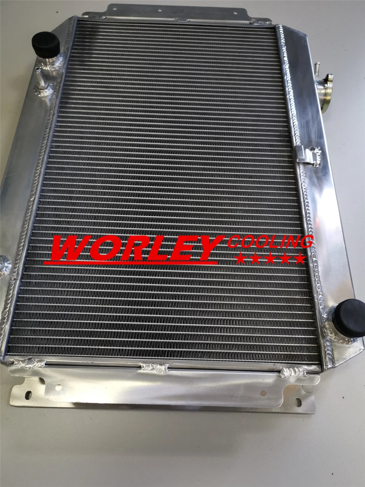 Aluminum Radiator + Shroud Fan + Red Hose for HQ HJ HX HZ 253 308 V8 Holden (1971-1980)