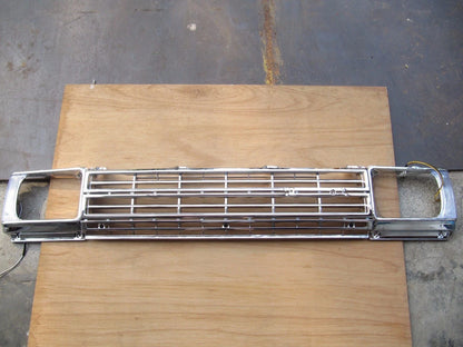 Grill & Light Case Bezel for Toyota Hilux 2WD (1982)