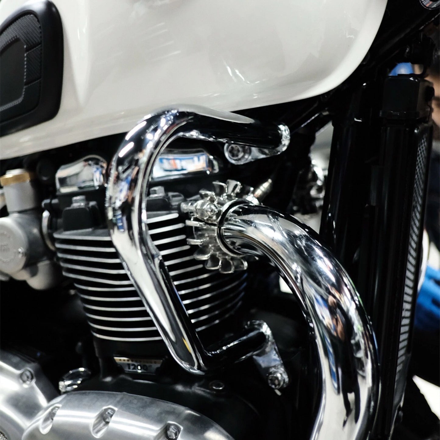 Engine Guard Crash Bar for Triumph Bonneville Bobber (2017-2020) Silver
