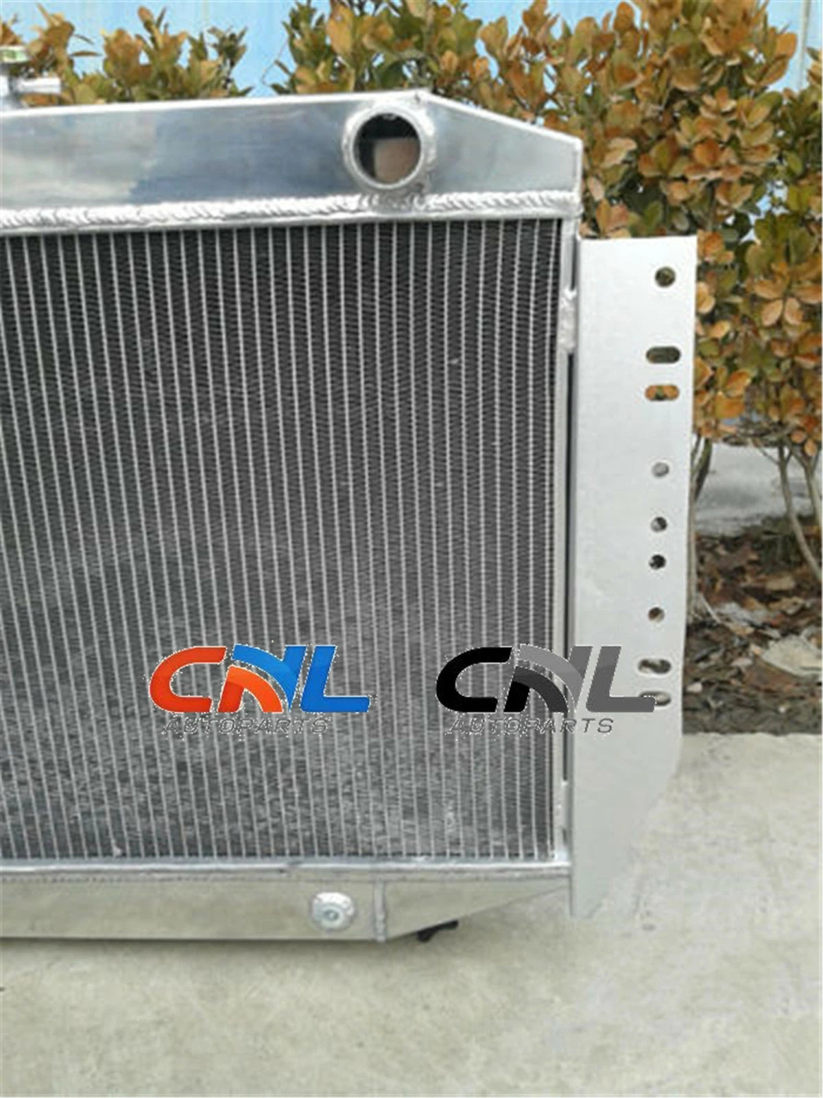 3 Row Aluminum Radiator for Jeep Cherokee/Wagoneer/J-Series 5.9L V8 (1972-1979)