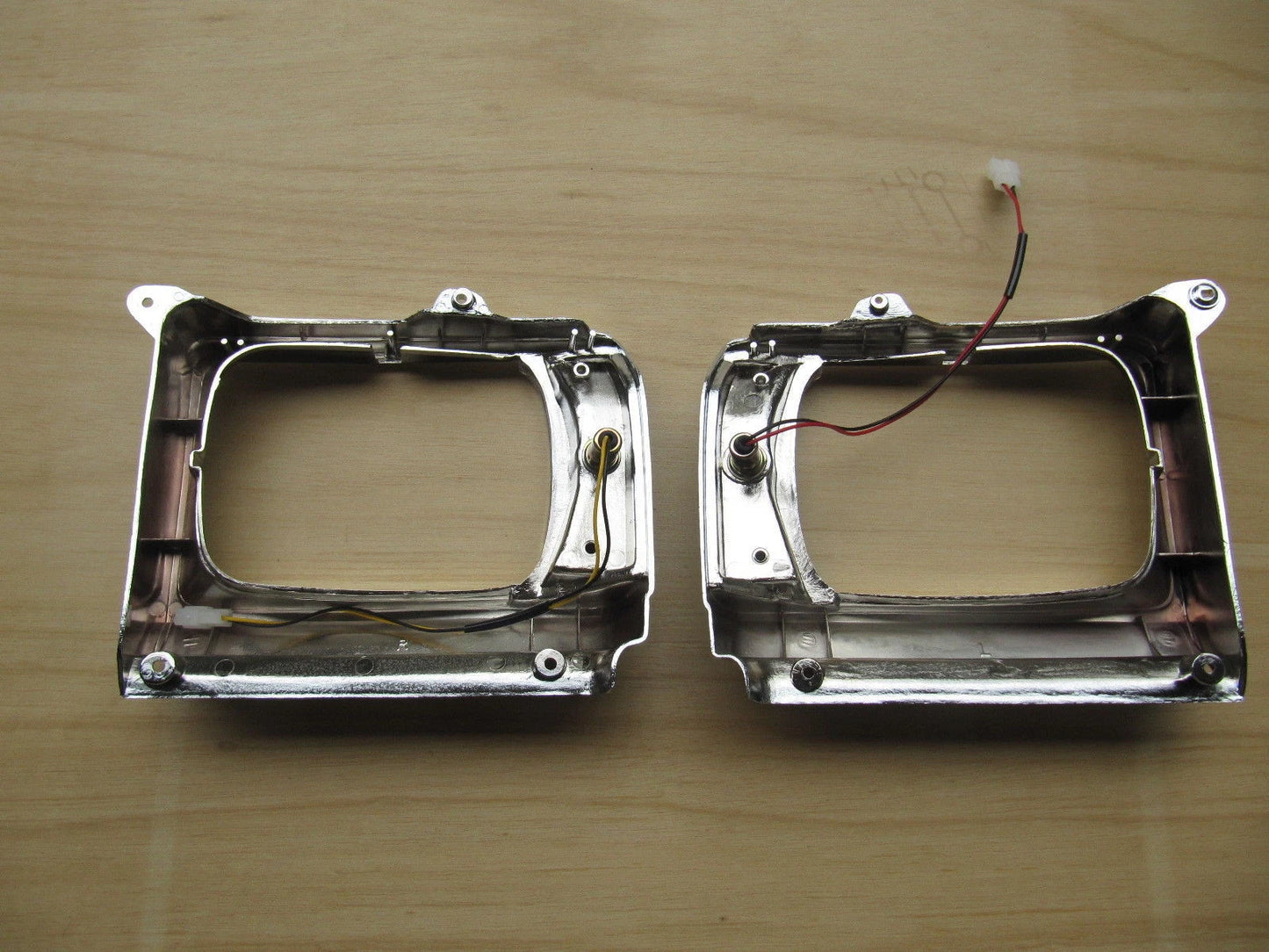 Grill & Light Case Bezel for Toyota Hilux 2WD (1982)