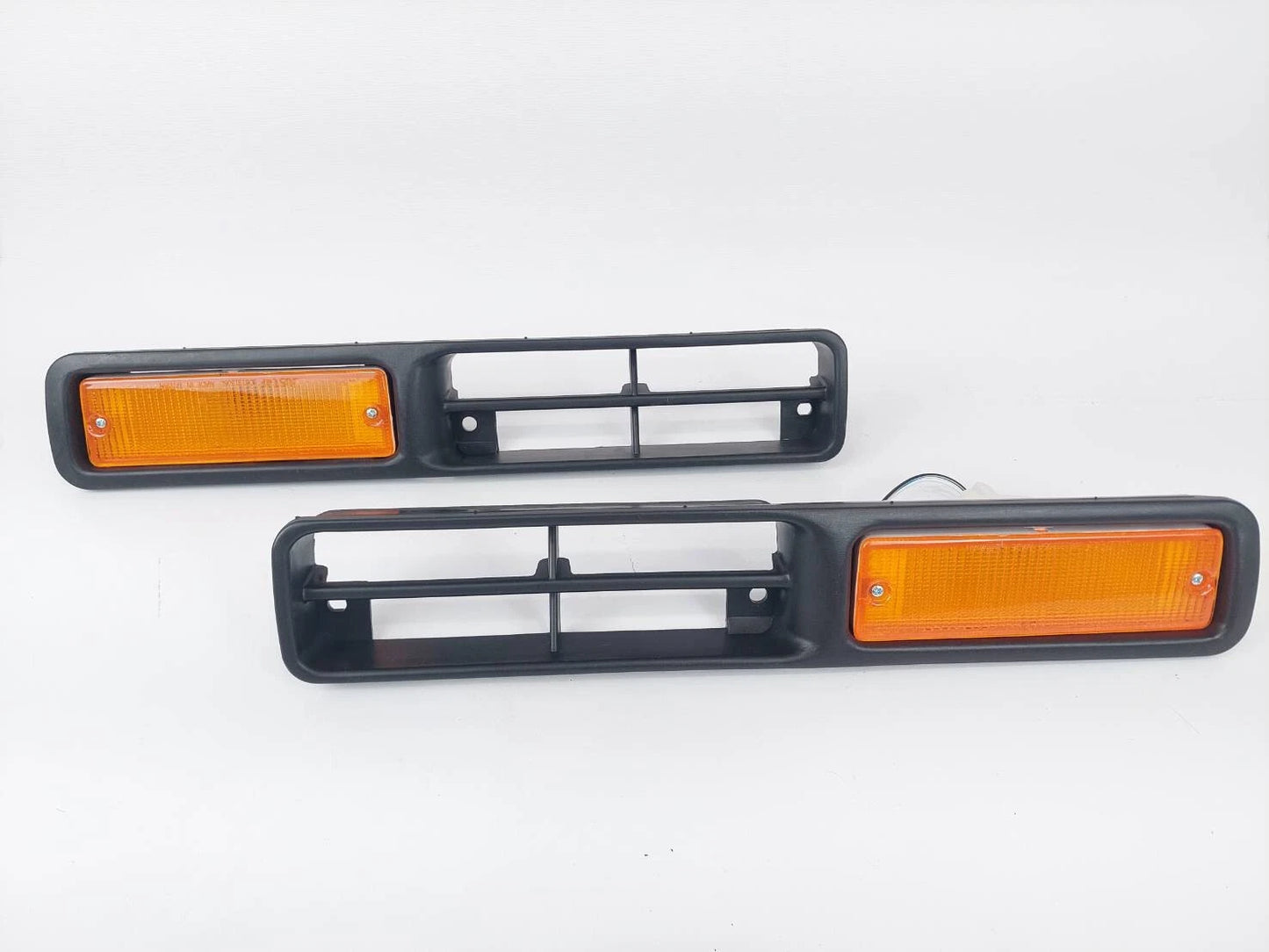 Bumper Finisher & Turn Signal for Nissan Navara D21 (1992-1997)
