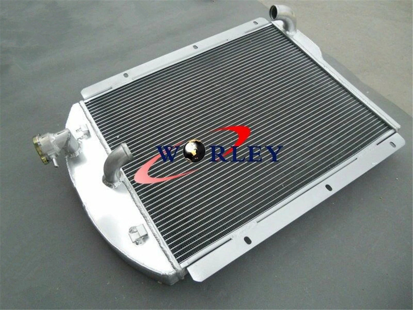 3 Row Aluminum Radiator for 1941-1946 Chevy Truck (1941-1946)