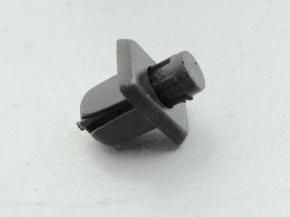 Wiper Cowl Grill Lock Clip for Nissan Navara D21 (1986-1997) - 10 x Clips