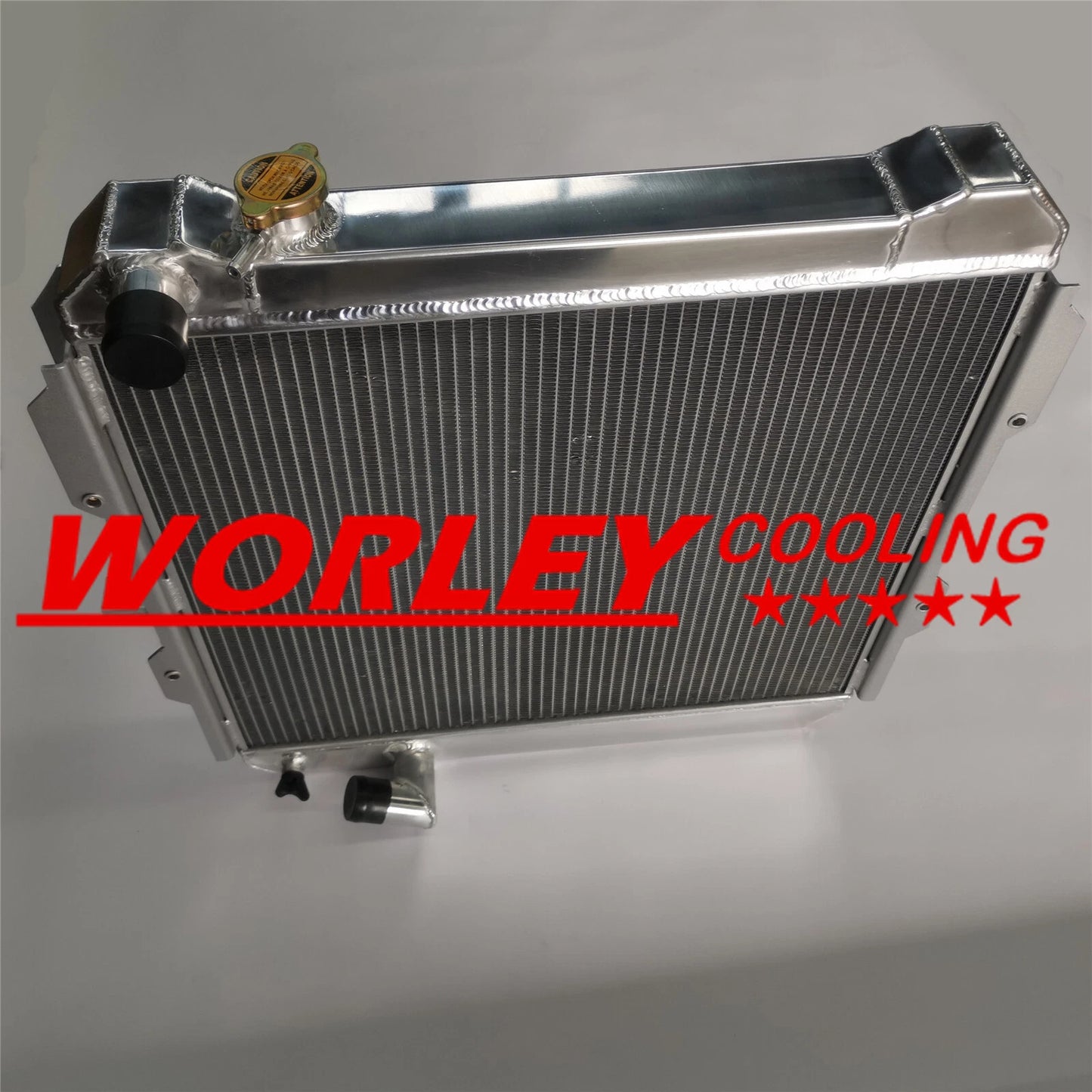 3 Row Aluminum Radiator & Shroud for HILUX LN85 LN86 2.8L Diesel (1988-1995)