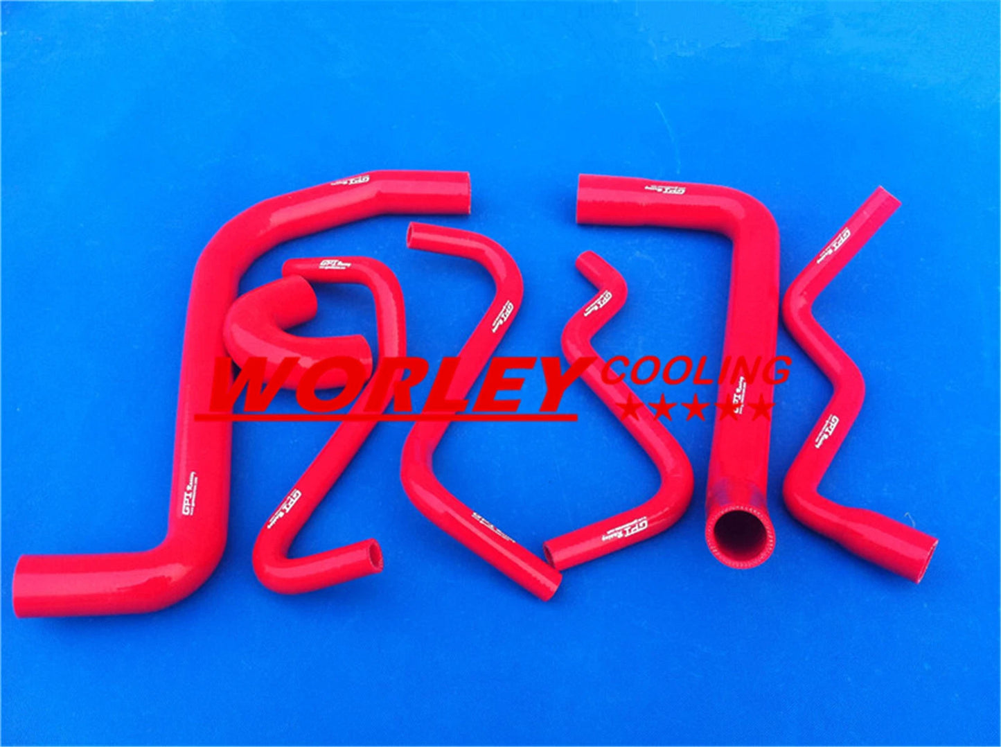 44mm Radiator & RED Silicone Hose for Holden Commodore VT VU VX HSV (1997-2006)