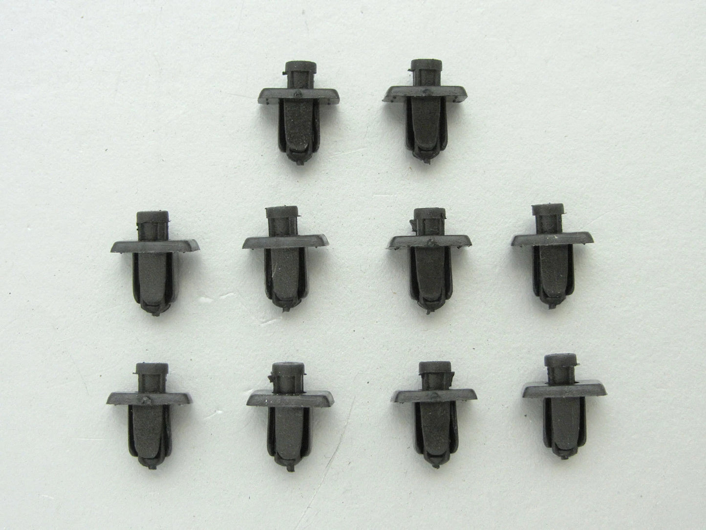 Wiper Cowl Grill Lock Clip for Nissan Navara D21 (1986-1997) - 10 x Clips
