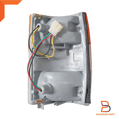Amber Front Corner Light for Isuzu ELF NPR NRR NQR (1994-2006)