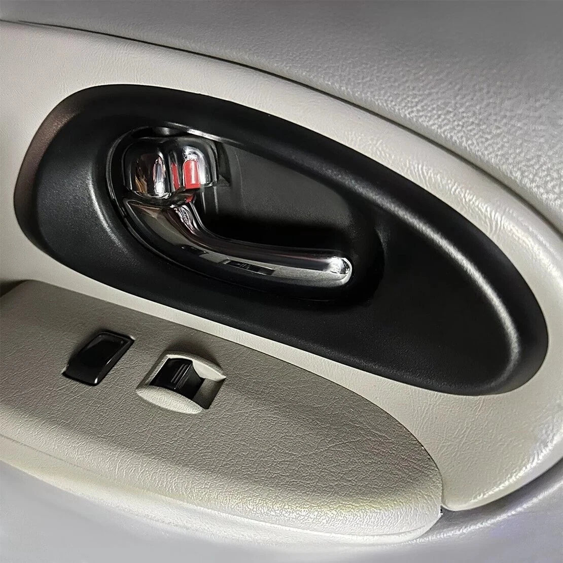 Front Left Interior Door Handle Trim for Chevrolet Trailblazer (2002-2009)