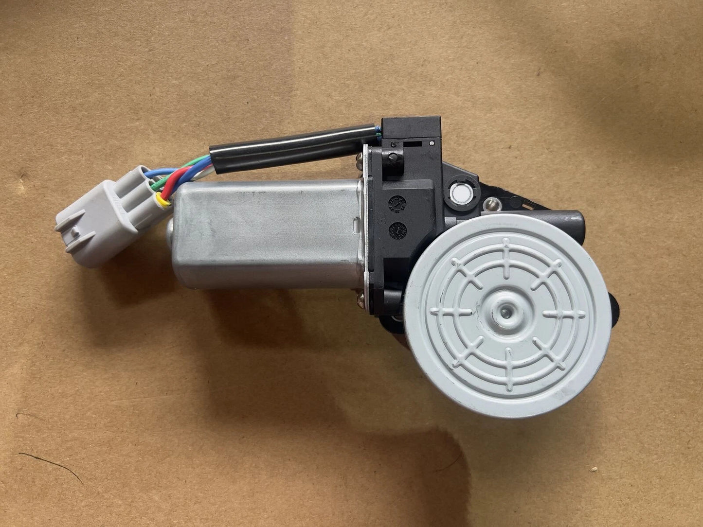 Front Left Window Lift Motor 5 Pins for Toyota Landcruiser J100 Series (1998–2007)