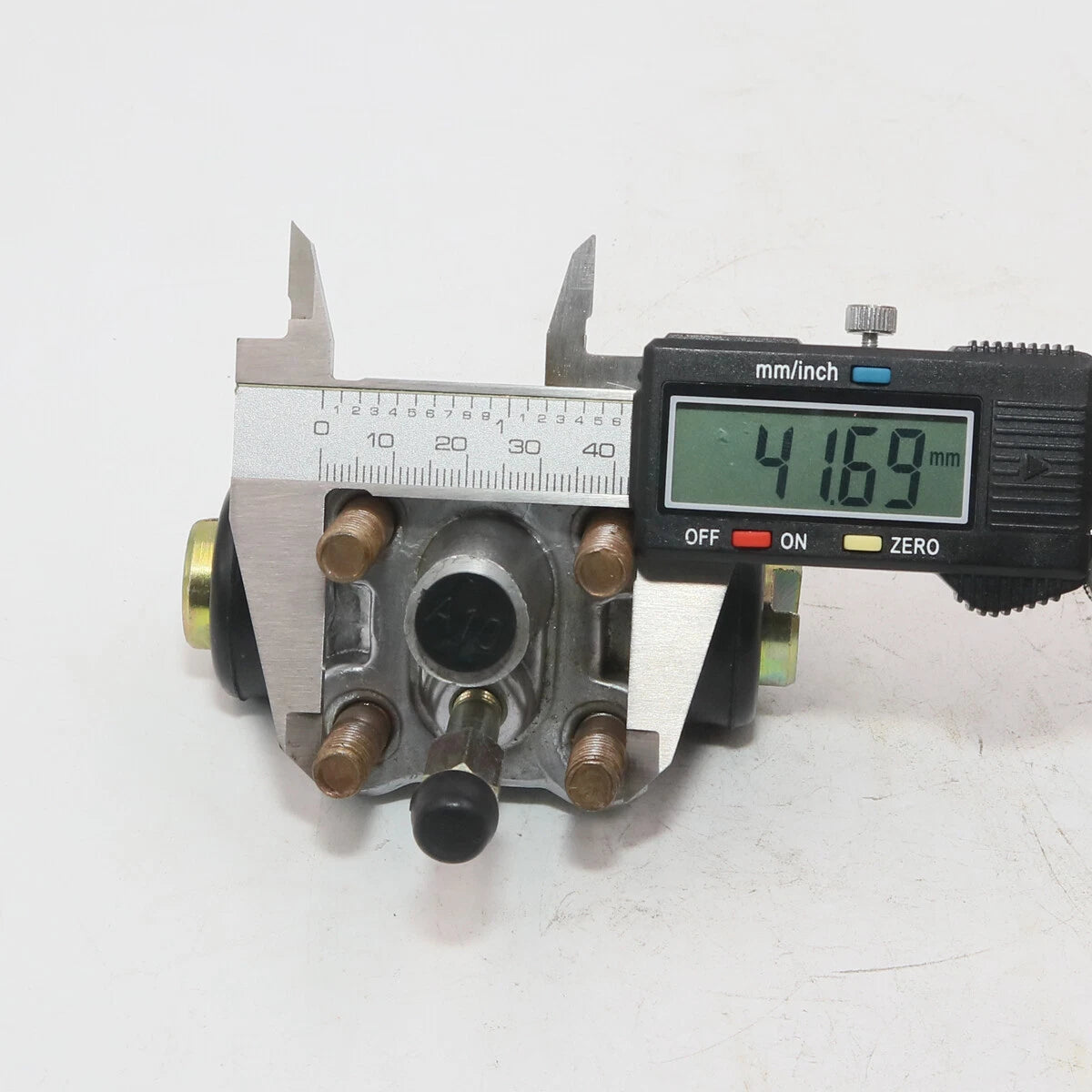 5/8" Rear Wheel Brake Cylinder for Nissan 720 SD22 SD23 Z20 Z24 1979-1986