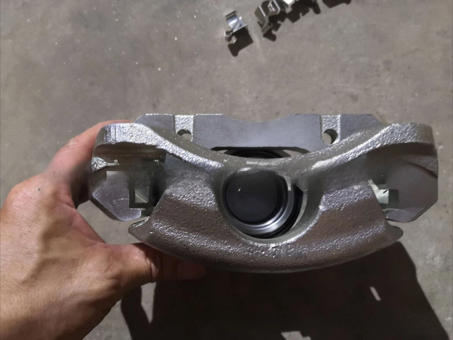 Front Brake Caliper for Toyota Hilux Vigo (2005–2015)