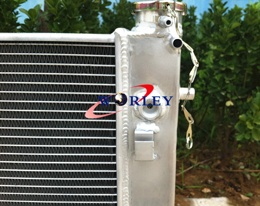 Aluminum Radiator + Blue Hose for Holden Commodore VZ LS1 LS2 SS 5.7 V8 (04-06)