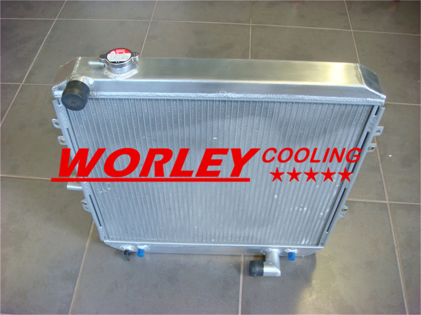 44mm Aluminum Radiator & Red Hoses for Toyota Hilux LN106 LN111 (1988-1997)