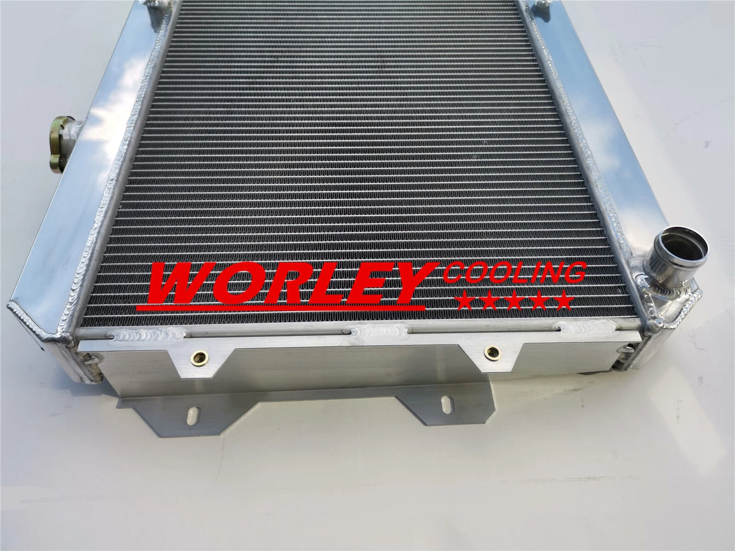 3 Core Aluminum Radiator for Toyota Hilux RN85 RN90 22R 2.0L (1988-1997)