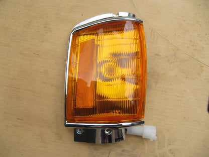 Corner Lamp Signal Light 2 x FOR Toyota Hilux (1984-1988)