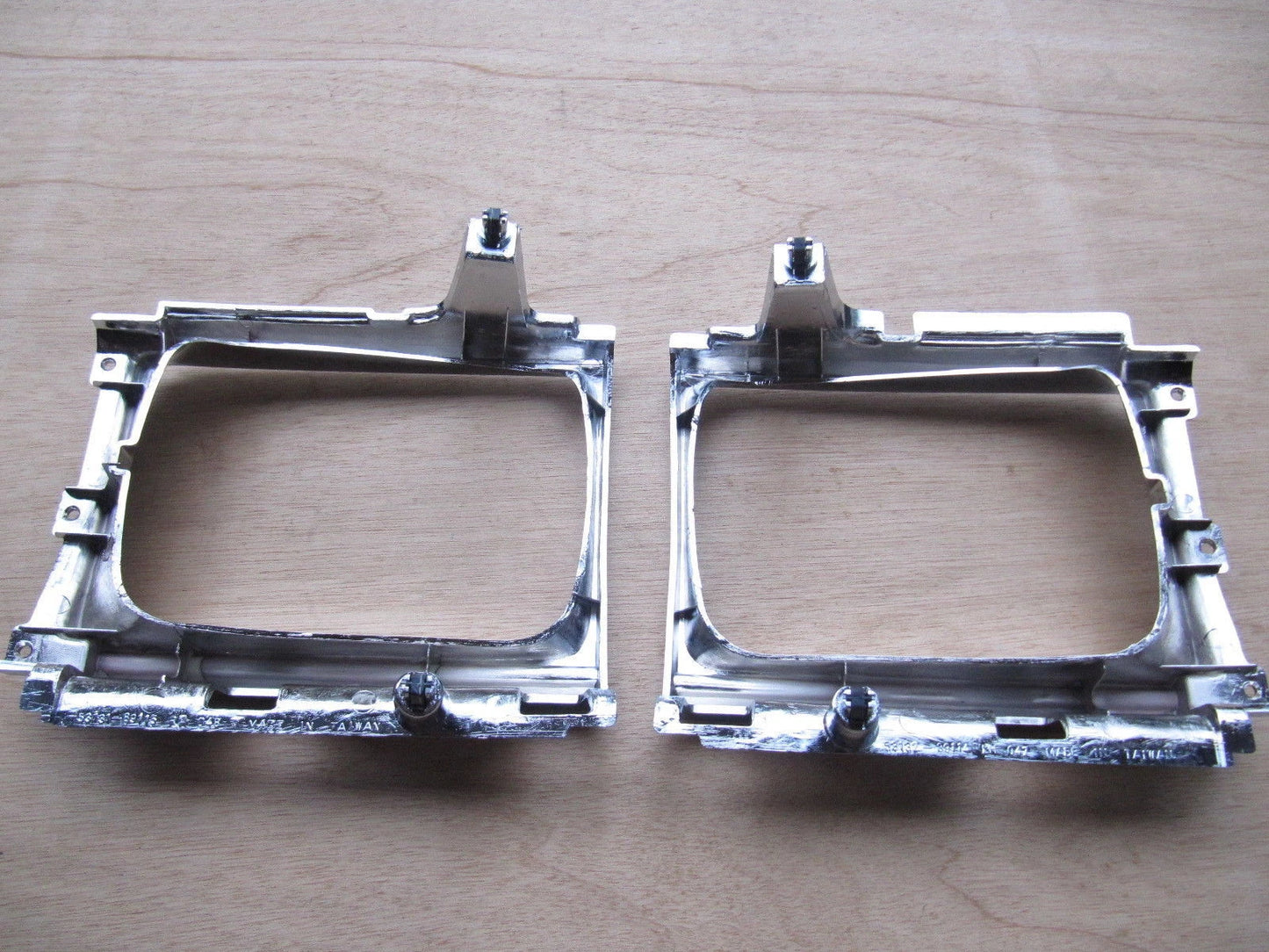 HeadlightDoor Bezel Light Case for Toyota Hilux 2WD (1986-1988)