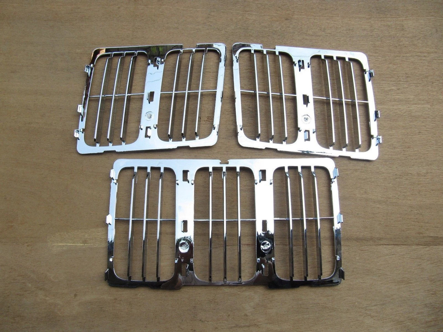 Louvered Mesh Chrome Upper Grille Insert for JEEP Grand Cherokee (2014-2016)